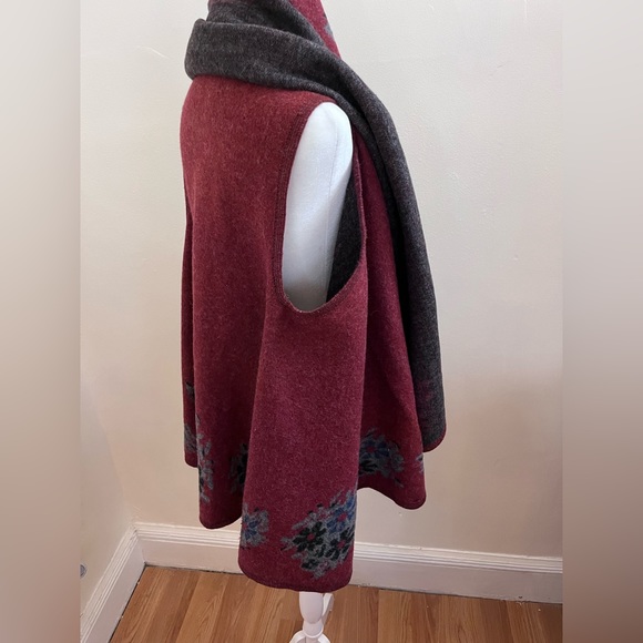 Floral Cape - Picture 8 of 16